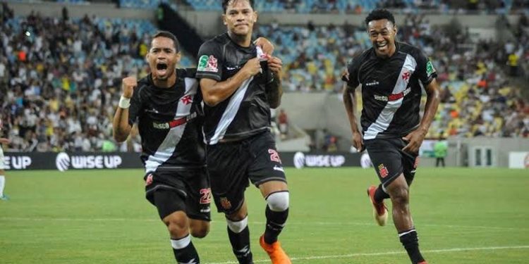 Meia ex-Vasco fecha com famoso clube de São Paulo