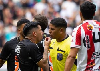 Árbitro de Vasco e Bangu cometeu “flagrantes falhas técnicas”, afirma a FFERJ