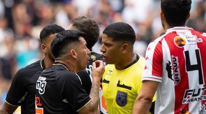 Árbitro de Vasco e Bangu cometeu “flagrantes falhas técnicas”, afirma a FFERJ