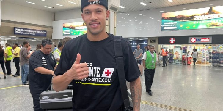 Reforço do Vasco chega afirmando que dará conta do recado