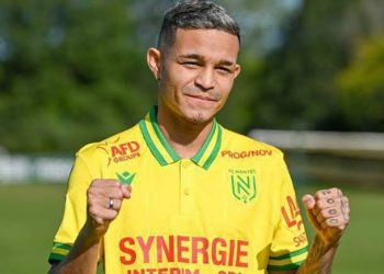 Jornal divulga valor da proposta do Vasco por Adson; confira