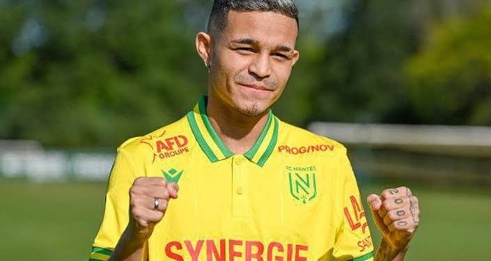 Jornal divulga valor da proposta do Vasco por Adson; confira