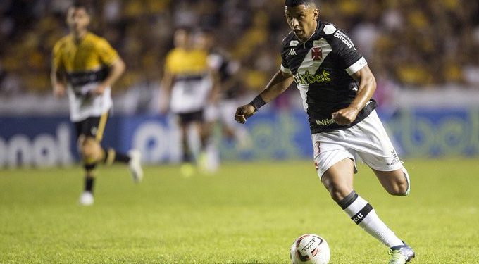 Atacante sai do Vasco e fecha com clube brasileiro