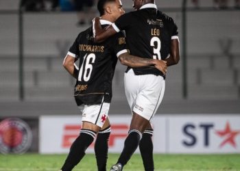 Com gol de Léo, Vasco vence o San Lorenzo no Uruguai