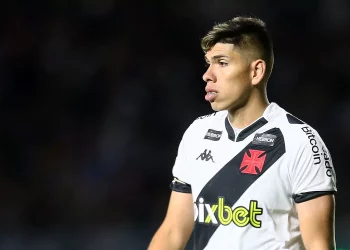 Boca Juniors está perto de comprar jogador que tem 50% do passe ligado ao Vasco