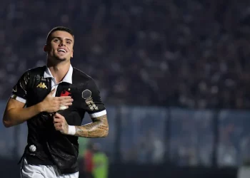 De saída, Gabriel Pec se emociona ao falar do Vasco: “Amo muito”