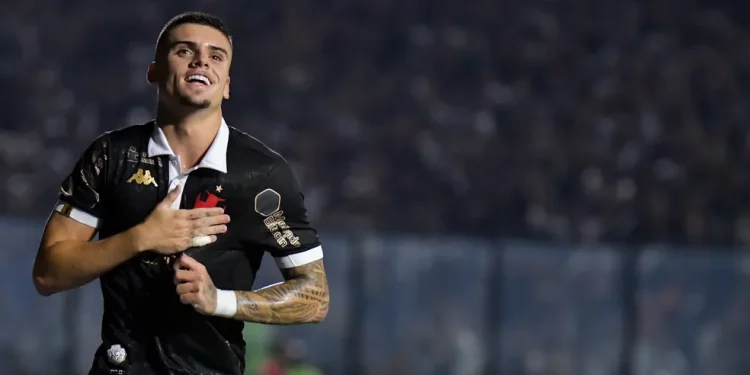 De saída, Gabriel Pec se emociona ao falar do Vasco: “Amo muito”