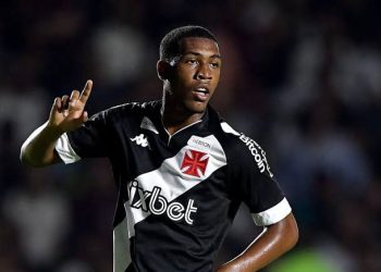 Rayan, do Vasco, admite que Vegetti está ajudando em seu desenvolvimento