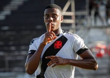 Destaque da base do Vasco sobe e deve jogar o Carioca