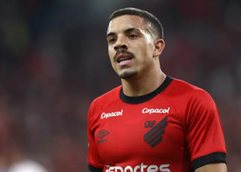 Cabe no Vasco? Representante de Terans quer retorno do jogador ao Brasil