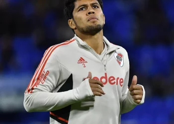 Confira o que falta para o Vasco anunciar Robert Rojas