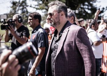 Vasco anuncia contratação de novo zagueiro