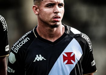 Dois promissores jogadores da base devem estrear pelo Vasco no Campeonato Carioca; confira