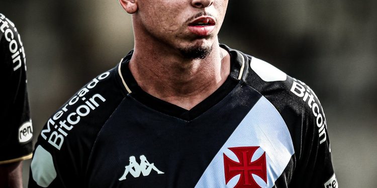 Dois promissores jogadores da base devem estrear pelo Vasco no Campeonato Carioca; confira