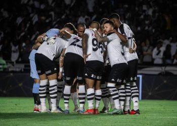“Errou tudo” Torcida do Vasco reclama nas redes após partida ruim de atacante
