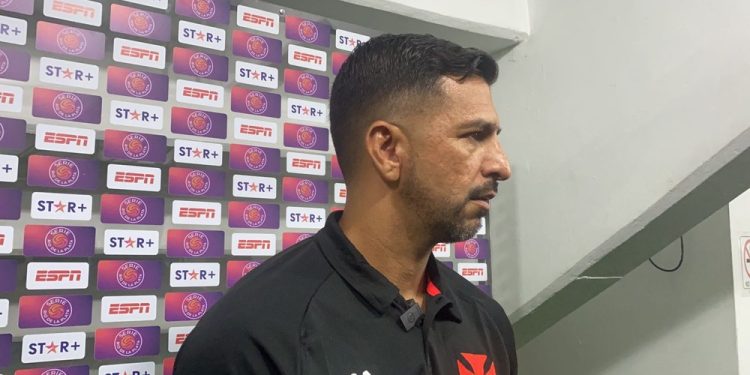 Emiliano Díaz pede reforços no Vasco e abre o jogo sobre Cuellar