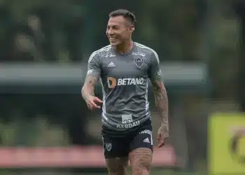 Entenda a situação de Eduardo Vargas com o Vasco