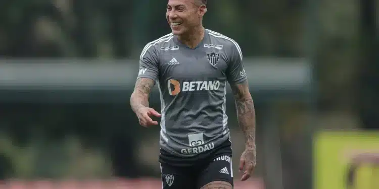 Entenda a situação de Eduardo Vargas com o Vasco