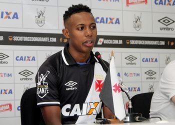 Ex-Vasco fecha com o Goiás