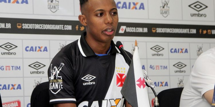 Ex-Vasco fecha com o Goiás