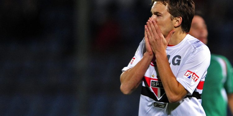 Ex-Vasco toma atitude "diferente" e entra com pedido de auxílio no INSS