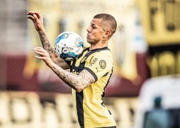 Zagueiro do Peñarol é oferecido ao Vasco