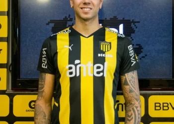 Veja lances de Léo Coelho, zagueiro que foi oferecido ao Vasco