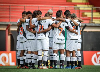 Vasco desfalca elenco da Copinha e reforça time principal
