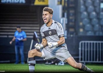 Goleiro da base recebe dicas de Léo Jardim para o Vasco ir bem na Copinha