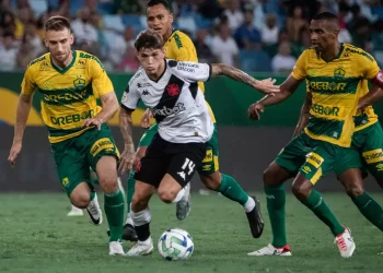 Jogador que custou quase R$ 20 milhões ao Vasco e decepcionou em 2023 quer sair do clube, diz jornalista