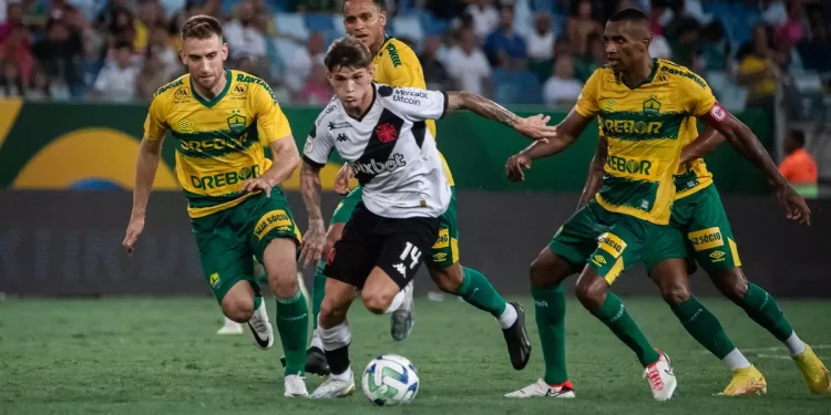 Jogador que custou quase R$ 20 milhões ao Vasco e decepcionou em 2023 quer sair do clube, diz jornalista