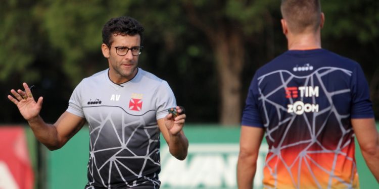 Lembra disso? Treta entre Maxi López e Alberto Valentim no Vasco é revelada