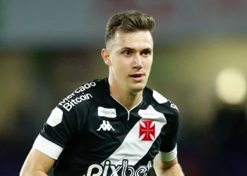 Lucas Piton vem se destacando no Vasco