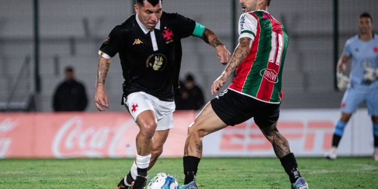 Medel pede reforços no Vasco: "Precisamos"