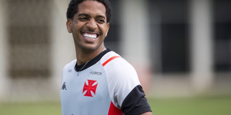 Miranda, Zé Vitor e De Lucca devem ganhar chances no Vasco durante o Campeonato Carioca