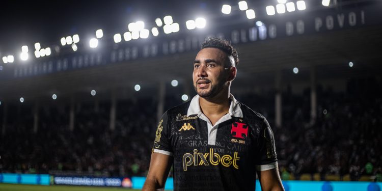 Como Ramón Díaz pode escalar o Vasco sem Payet? Entenda