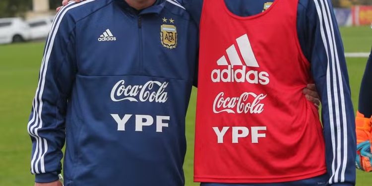 O que falta para o Vasco fechar com Sforza? Entenda