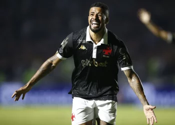 Paulinho elogia elenco durante a pré-temporada e acredita em 2024 melhor para o Vasco