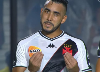 Payet, do Vasco, viraliza após Erick Marcus perder gol