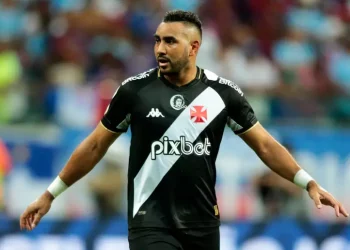 Payet responde perguntas de torcedores e diz estar feliz no Vasco