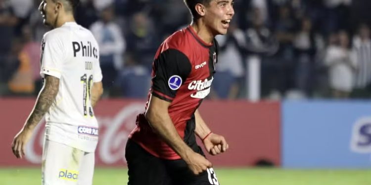 Presidente do Newell's abre o jogo sobre negociação de Sforza com o Vasco