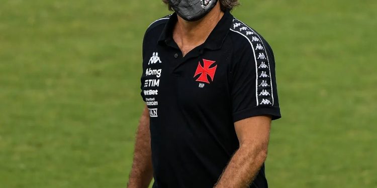 "Ruim e sem caráter" Ex-Vasco esculacha técnico Ricardo Sá Pinto