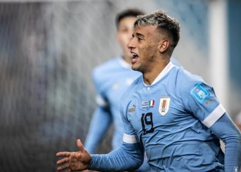 Entenda o que trava o desejo do Vasco por Luciano Rodríguez