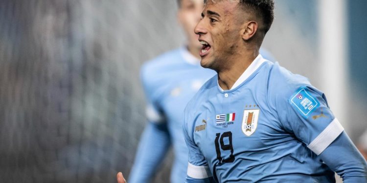 Entenda o que trava o desejo do Vasco por Luciano Rodríguez