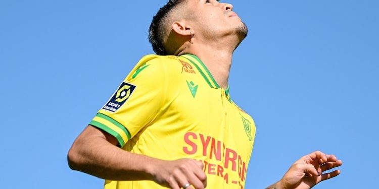 Adson tem voo cancelado e não vai chegar ao Vasco nesta quarta-feira