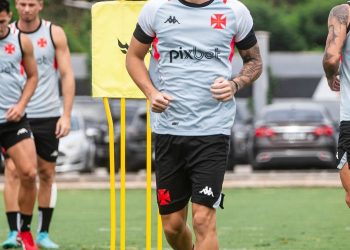 Vasco anuncia jogadores sem logo da PixBet e torcida acredita que terá novo patrocinador