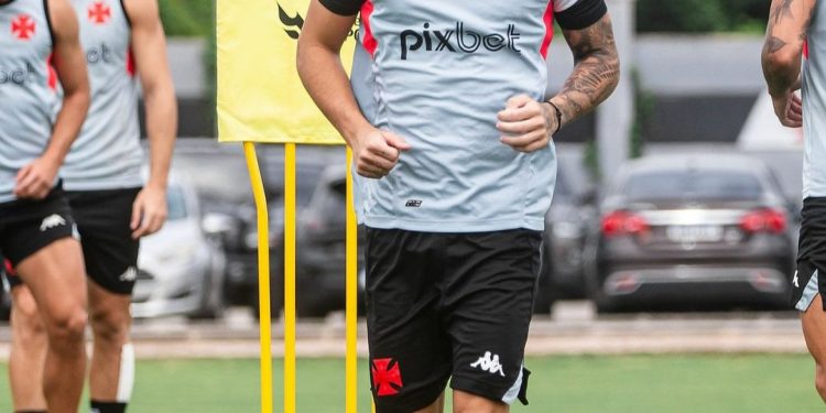 Vasco anuncia jogadores sem logo da PixBet e torcida acredita que terá novo patrocinador