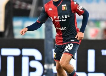 Vasco avança com volante do Genoa