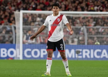 Vasco contrata jogador do River Plate