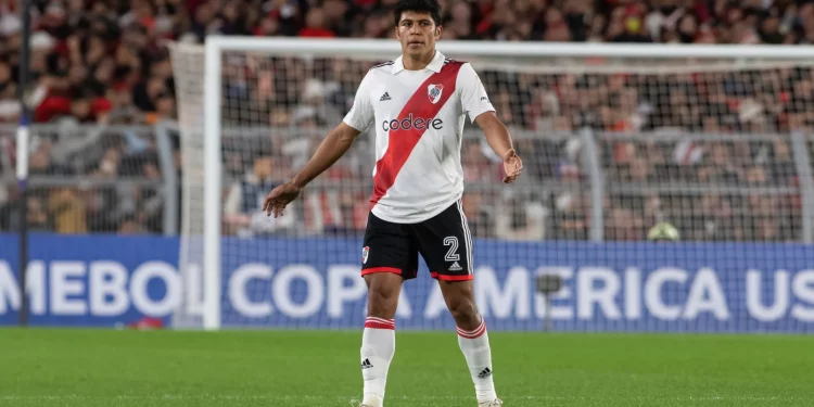 Vasco contrata jogador do River Plate